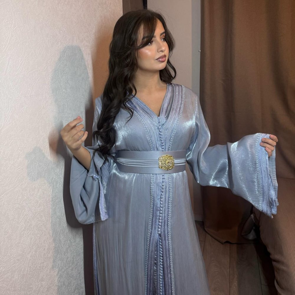 Caftan Samaa bleu ciel satiné